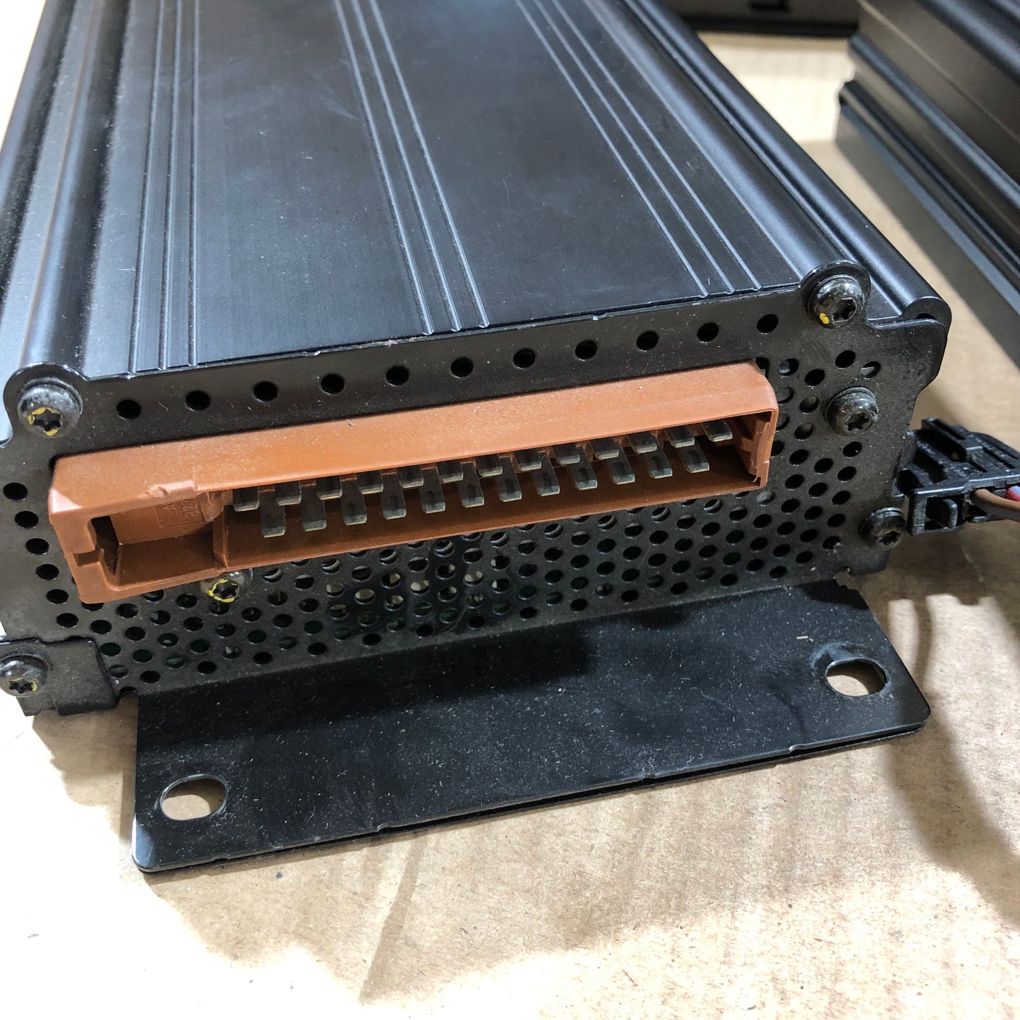 Audi A4 8E B6 B7 Bose Subwoofer Verstärker Soundsystem Lautsprecher Endstufe Avant Kombi