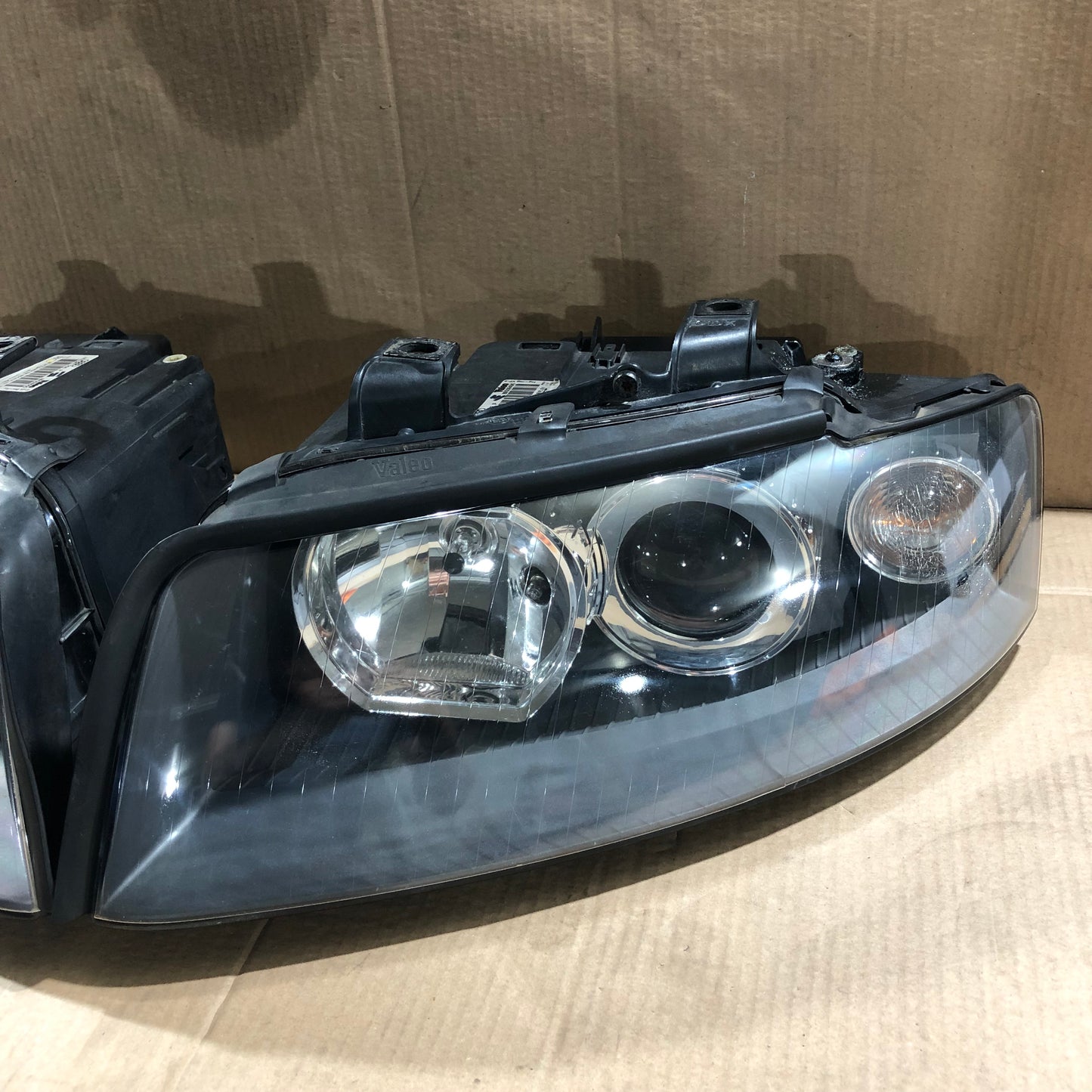 Audi A4 8E B6 Xenon Scheinwerfer Paar/2 Stk. „Bi-Xenon“ / Xenon Plus / Xenon+ 8E0941003P 8E0941004P 8E0941029T 8E0941030T